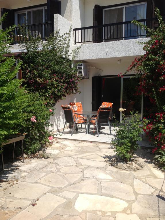 Paphos Townhouse Exterior photo